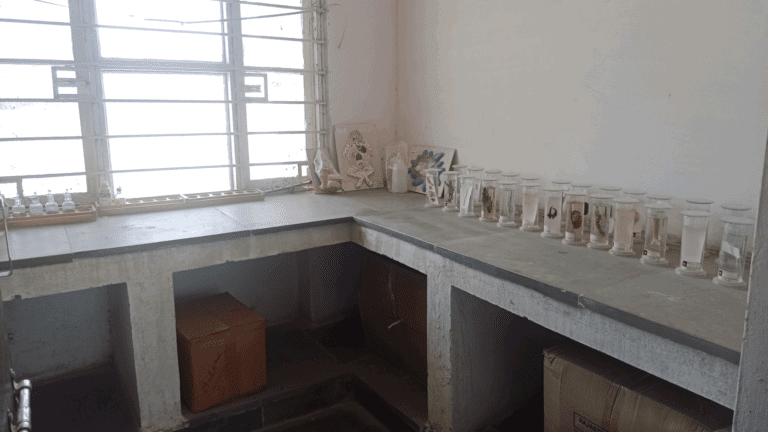 BIOLOGY LAB